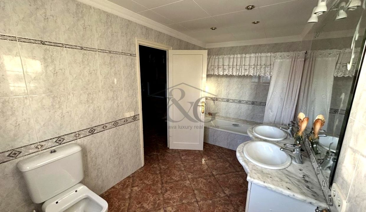37589624-0004085744