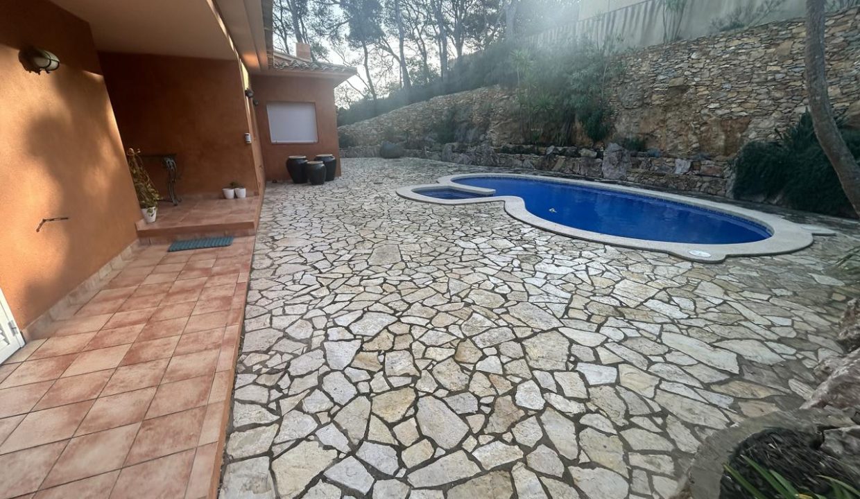 4085850-e9020d0b